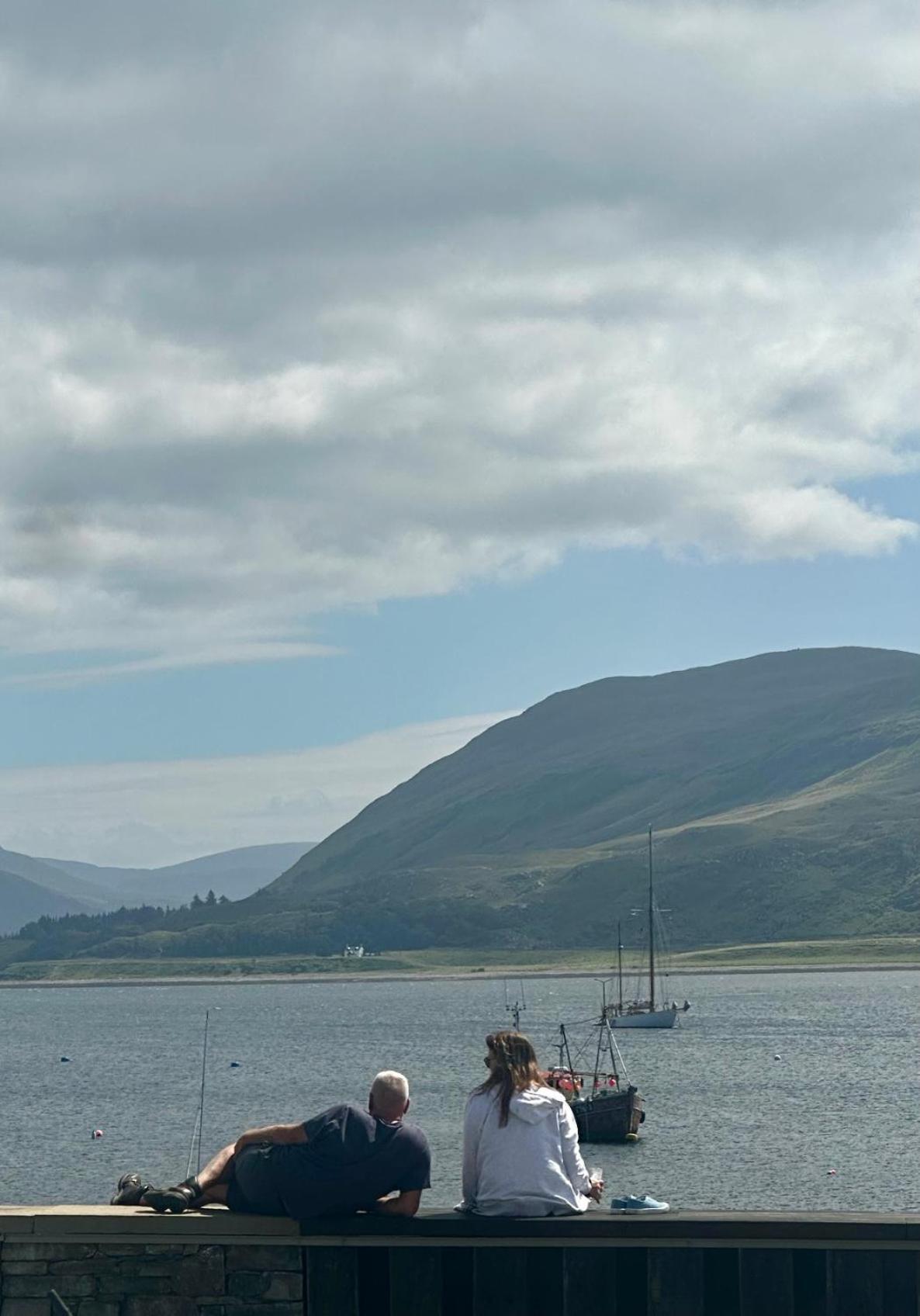 The Ferry Boat Inn Ullapool Extérieur photo