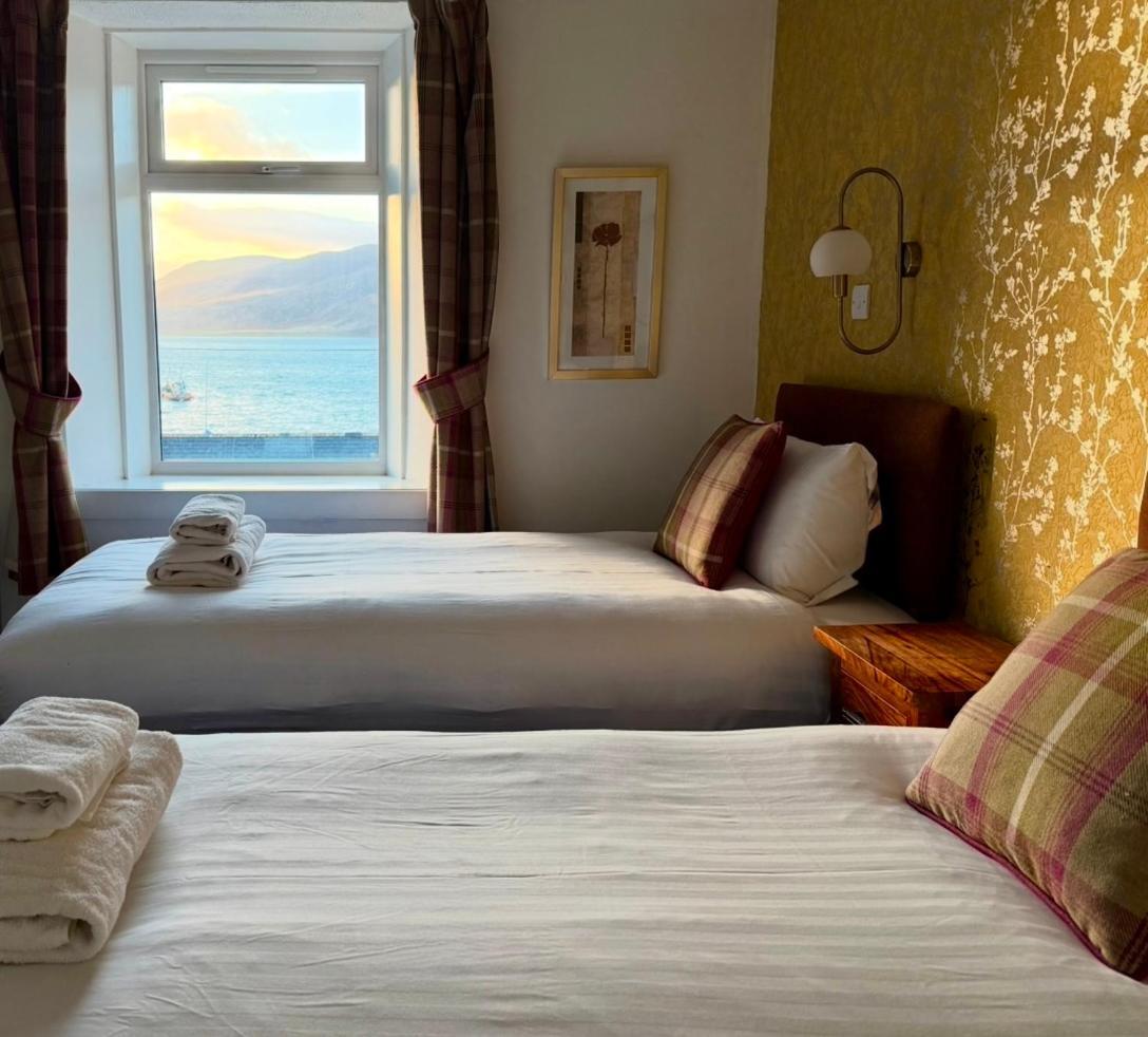 The Ferry Boat Inn Ullapool Extérieur photo